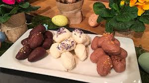 Jun 09, 2021 · extra 3 besucht zuschauerinnen und zuschauer mal zu hause und schaut ihnen beim fernsehen zu. Wir In Bayern Rezept Dreierlei Selbst Gemachte Schoko Ostereier Rezepte Wir In Bayern Br Fernsehen Fernsehen Br De