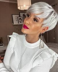 To get this hairstyle, you have to cut your hair till the shoulder. 27 Cute 60s Hairstyles For All The Vintage Hair Lovers