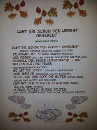 Im Herbst Spiel Mit Kindern Drinnen Und Draussen In 2020 Kindergarten Portfolio Kindergarten Activities Kindergarten