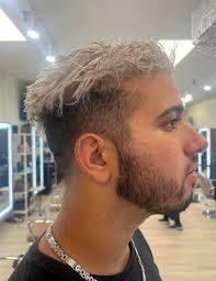 IT IS BUSY SEASON IN SOUTH FLORIDA!☀️ Who doesn't want a fresh new you!!  🤗My name is Marissa and I am a cosmetologist 🎀 with a passion for makeup  as well! 💄I'm