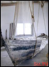make the decoration yourself a romantic bed from an old boat bed boat decoration romantic wohnzimmer deko kreative betten alte boote schiffbett