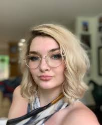 Chelsea Lang's Instagram, Twitter & Facebook