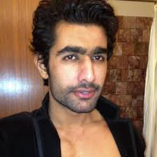 Rana Qamar Uz Zaman (@QamarManj)