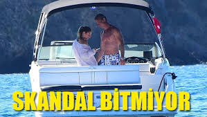 Murat başoğlu ile yeğeni burcu başoğlu'nun videosu ortaya çıktı haberdiyari.com. Skandal Bitmiyor Murat Basoglu Nun Yegeni Burcu Basoglu Ile Teknedeki Fotograflarina Yenisi Eklendi Haber Kibris