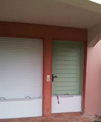 En Toute Discretion Ces Panneaux Anti Inondation Colladeau Vous Pouvez Remarquer L Embout De La Pompe De Gonflage Qui Est Reste S Maison Garage Systeme D