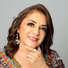 Sara Steer's Instagram, Twitter & Facebook