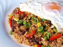 Kalau di kedai makan, kalau sebut nasi goreng yang ada daging, saya sangat selalu memesan nasi goreng daging kunyit. Fried Rice Masakan Indonesia Masakan Resep Nasi