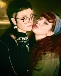 got dressed up to see 🎶THE LONE AND LEVEL SANDS STRETCH FAR AWAY🎶 &  sisters of mercy was 10/10 chef's kiss 🖤🖤🖤🖤💋💋💋 (also 1/2 of AFI was  there???)