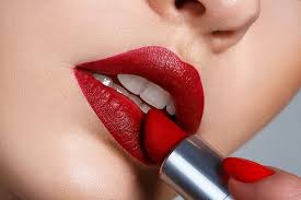 Jadi kalau background pada foto kamu tidak sesuai, maka bisa diganti dahulu. 5 Tips Memilih Lipstik Yang Cocok Sesuai Warna Kulit Okezone Lifestyle