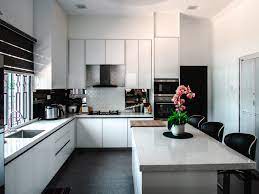 These days, more and more homeowners are choosing to separate the kitchen into two dedicated zones: Dry Kitchen Concept Fully Aluminium Eq