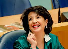 Ze zit sinds 2001 namens de pvda. Ontroerde Khadija Arib Nieuwe Voorzitter Tweede Kamer Na Vier Stemrondes