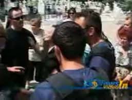 'astăzi mădălina manole ar fi trebuit să împlinească 53 de ani, nu să plângem 10 ani de la moartea ei', a scris un fan al mădălinei manole. Scandal La Mormantul Madalinei Manole Mama Artistei Cearta Cu Petru Mircea Video Mobile