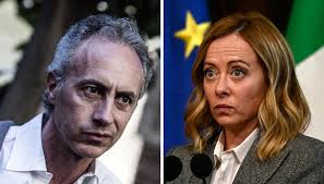Travaglio chỉ trích Meloni và khẩu hiệu trên truyền hình trực tiếp của cô: "Chúa, Tổ quốc, Gia đình? Có thể là của Mafia."