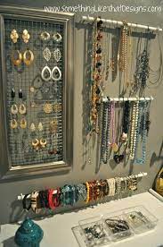 Porte Bijoux Original 30 Idees De Bricolage Facile Et Bon Marche Presentoir Bijoux Porte Bijoux Mural Porte Bijoux