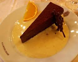Environ 9% sont des chaises de bureau, 3% des chaises et sièges inclinables et 1% desautres pièces de mobilier. The Dessert Was By Far My Favourite Part Of The Meal Decadent Chocolate Mousse Cake With Cust Picture Of La Petite Chaise Paris Tripadvisor