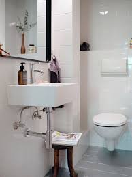 Gaste wc fliesen oder streichen, kleine rume sie auf lsemittelbasis grund und wird vermutlich vinyl werde. Eighties Gastetoilette Im Neuen Look Budget Renovierung In 24 Stunden Anneliwest Berlin
