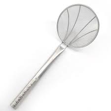 With a wide rim that guarantees stability and an ergonomic handle for comfort, you'll use this strainer over and over for straining, blanching, sifting flour, and dusting cakes with powdered sugar. Small Net Thread Leaking Oil Scoop Noodle Filter Kitchen Strainer Spoon Stainless Steel Fine Mesh Strainer Buy Scoop For Noodles Stainless Steel Fine Mesh Strainer Strainer Spoon Product On Alibaba Com