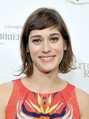 'after mean girls, i didn't work again until i dyed my hair blonde and got a spray tan' as she takes a rare starring role in starz and amazon's 'castle rock', the 'mean. Lizzy Caplan Short Hairstyles Lizzy Caplan Hair Stylebistro