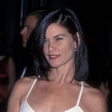 Linda fiorentino got her first professional acting role in 1985 when she appeared in the drama flick 'vision quest' alongside matthew modine and ronny cox. Linda Fiorentino Bio Age Net Worth Height Divorce Nationality Body Measurement Career