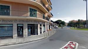 La perizia in seguito alla surroga è obbligatoria perché serve per indirizzare il trasferimento dell'iscrizione ipotecaria, tutto questo con il solo costo dell'iscrizione nei registri immobiliari di 35 euro. Rapina Banco Di Chiavari A Sestri Levante