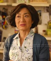 WornOnTV: Mrs. Kim's blue floral shirt