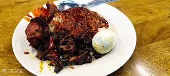Walaupun berada di bandaraya alor setar, dengan mudah kita boleh mendapatkan makanan bercirikan desa. Datang Kedah Mesti Cuba Nasi Lemak Haji Ali Cahaya Hayati