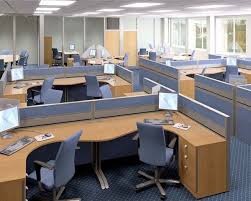 Ciri yang paling umum dari tata ruang kantor tertutup adalah adanya sekat dan batasan sehingga antara satu divisi dengan divisi lain seakan berada pada ruangan berbeda karena sekat pembatas. Contoh Gambar Tata Ruang Kantor Tertutup Barisan Contoh