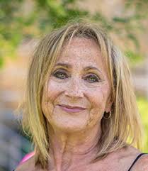 Laura Henrich's Instagram, Twitter & Facebook