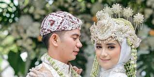 Peribahasa melayu yang paling popular setiap hari. Bak Pinang Dibelah Dua Ini Potret Bayi Nadya Yang Mirip Banget Rizki Da Merdeka Com