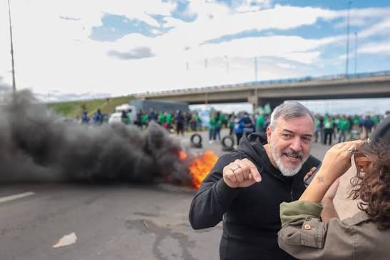🟢🇦🇷 ATE PREPARA UN BOICOT A MILEI EN ROSARIO POR EL DÍA DE LA BANDERA 📢  La Asociación Trabajadores del Estado (ATE) confirmó que realizará una  manifestación este 20 de junio en