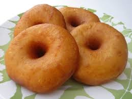Selain cara memasaknya, hal yang tak kalah penting dalam membuat donat kentang agar hasilnya empuk dan lezat adalah bagian ketika membuat adonan donat. Resep Donat Kentang Empuk Enak Dan Lembut