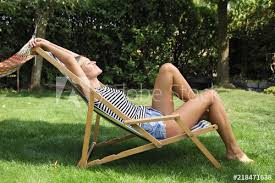 Junge Frau Sitzt In Einem Garten Im Liegestuhl Kaufen Sie Dieses Foto Und Finden Sie Ahnliche Bilder Auf Adobe Stock Adobe Stock