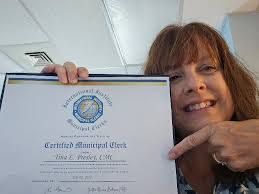 April Rounds's Instagram, Twitter & Facebook