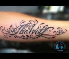 Tatouage homme avant bras ces tatouages pour homme inspires des celebrites qui marquent elle. Tatouage Phrase Graphicaderme