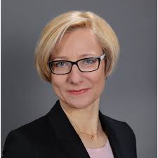 Iris Krüger: Ausbildung und Berufserfahrung