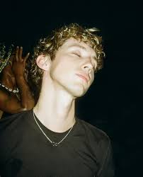 Troye anoche en Atlanta durante su presentación como parte del "Sweat Tour"  en conjunto con Charli XCX. Agradecemos a @kylenadler por las imágenes. 🫶🏼