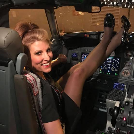 Southwest Airlines flight attendant Jenny Lupton found dead near dumpster after falling from 24th floor of Hawaiian hotel: reports