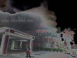 Doktor diganggu roh perempuan mati bersalin gara gara mulut puaka selepas cuba remaja. Jelmaan Gadis Mati Kemalangan Tumpang Kereta Untuk Ke Hospital Sultanah Aminah Johor Bahru Lekat Lekit Story