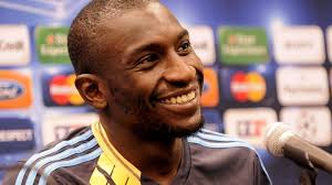Les bons résultats des marseillais s'enchaînent et logiquement ça se voit à l'entraînement. Municipales A Marseille Mamadou Niang L Ancien Joueur De L Om Candidat Sur La Liste Lrem Dans Les 15 16e