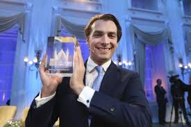 Dat de partijleider thierry baudet zetels in de eerste kamer zou binnen harken had ik wel verwacht. Thierry Baudet Wins Television Show S Politician Of The Year Vote Dutchnews Nl