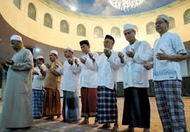 Pada keadaan tersebut, imam atau pun yang lainnya bisa mewakilkan untuk membaca doa qunut ketika sholat 5 waktu, kecuali saat. Imam Tidak Melakukan Qunut Apakah Boleh Makmum Mufaraqah Bincang Syariah