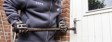 Auch der einsatz von bewegungsmeldern im garten, an kellertüren oder schlecht einsehbaren zonen am haus kann einbrecher wirksam abschrecken. So Machen Sie Haus Und Wohnung Gegen Einbrecher Sicher Das Erste