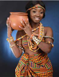 Caftan en ligne caftan robe kabyle moderne caftan moderne robe fashion robe. Pin By Esthergolly On Fashion At It S Finest Beautiful African Women African Fashion African Men Fashion