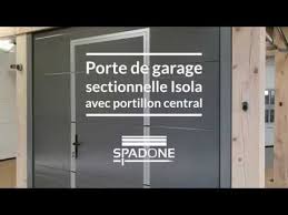 Porte De Garage Sectionnelle A Portillon Isola Youtube En 2020 Porte De Garage Sectionnelle Porte Garage Garage