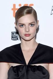When living in jakarta, indonesia, she attended pattimura elementary school. Samara Weaving Guns Akimbo Premiere At 2019 Tiff Celebmafia