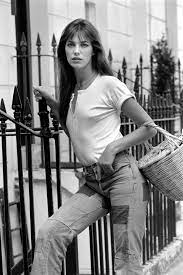 Yesterday suzanne lindon shared with his followers a big news: Video Suzanne Lindon Reveals Her Icons Vogue Paris