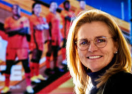 Jun 16, 2021 · bondscoach sarina wiegman heeft woensdag de definitieve selectie van de oranjevrouwen voor de olympische spelen in tokio bekendgemaakt. Afzwaaiende Wiegman Jaarsalaris Van Een Half Miljoen Bij Engeland Je Moet Niet Alles Geloven Foto Gelderlander Nl
