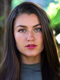 A college student relives the day of her murder over and over again as she tries to discover her killer's identity. Rachel Matthews Filmstarts De