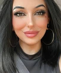 Molly Millard's Instagram, Twitter & Facebook