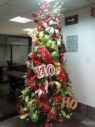 Arboles De Navidad Con Malla Decoracion De Arbol De Navidad Arreglos Con Malla Deco Cool Christmas Trees Beautiful Christmas Trees Christmas Tree Decorations